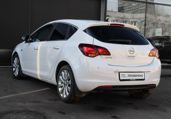 Подержанный автомобиль Opel Astra Hatchback 2010 года (6 фото)
