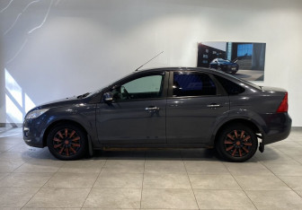 Подержанный автомобиль Ford Focus Sedan 2008 года (8 фото)