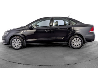 Подержанный автомобиль Volkswagen Polo Sedan 2016 года (8 фото)