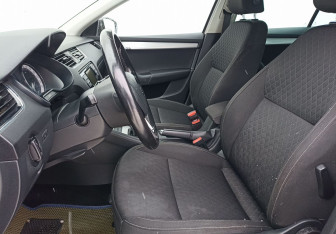 Подержанный автомобиль Skoda Octavia Liftback 2016 года (10 фото)