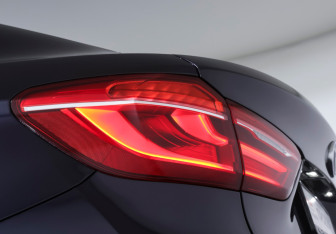 Подержанный автомобиль BMW X6 2016 года (22 фото)