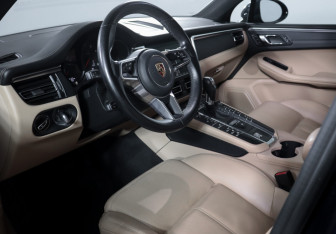 Подержанный автомобиль Porsche Macan 2019 года (14 фото)