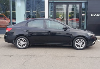 Подержанный автомобиль Kia Cerato Sedan 2010 года (4 фото)