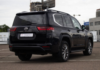 Подержанный автомобиль Toyota Land Cruiser Suv 2023 года (5 фото)