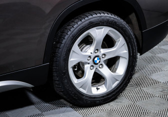 Подержанный автомобиль BMW X1 2012 года (15 фото)