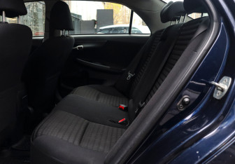 Подержанный автомобиль Toyota Corolla Sedan 2013 года (10 фото)