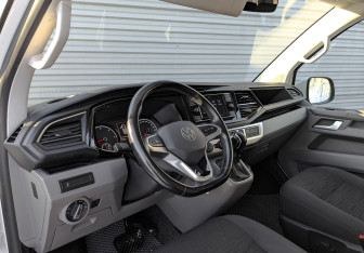 Подержанный автомобиль Volkswagen Caravelle 2020 года (16 фото)