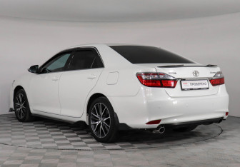 Подержанный автомобиль Toyota Camry Sedan 2016 года (7 фото)