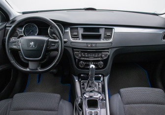 Подержанный автомобиль Peugeot 508 Sedan 2012 года (13 фото)