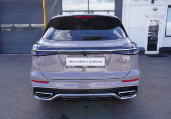 Подержанный автомобиль Hongqi HS5 2024 года (6 фото)