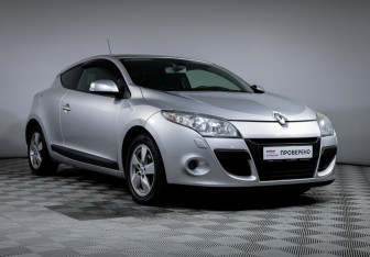 Подержанный автомобиль Renault Megane Hatchback 2011 года (3 фото)