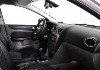 Подержанный автомобиль Ford Focus Sedan 2011 года (6 фото)