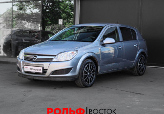 Подержанный автомобиль Opel Astra Hatchback 2011 года (1 фото)