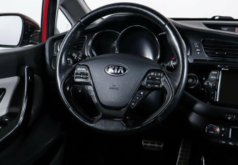 Подержанный автомобиль Kia Ceed Hatchback 2012 года (13 фото)