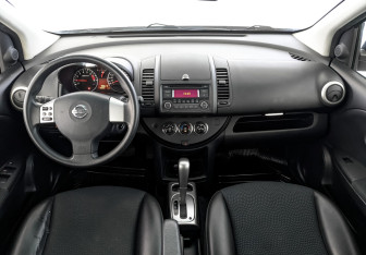 Подержанный автомобиль Nissan Note 2013 года (14 фото)