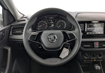 Подержанный автомобиль Skoda Rapid Liftback 2021 года (22 фото)