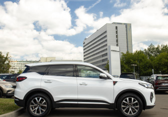 Подержанный автомобиль Chery Tiggo 7 Pro Max 2023 года (3 фото)