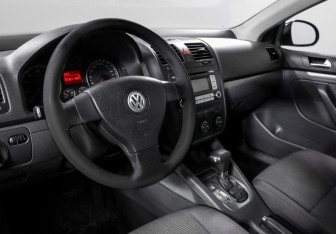 Подержанный автомобиль Volkswagen Jetta Sedan 2007 года (13 фото)