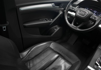 Подержанный автомобиль Audi Q5 2020 года (19 фото)