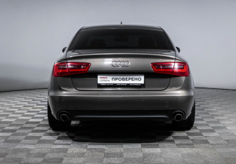 Подержанный автомобиль Audi A6 Sedan 2011 года (6 фото)