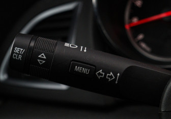 Подержанный автомобиль Opel Astra Sedan 2014 года (14 фото)