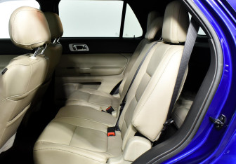 Подержанный автомобиль Ford Explorer 2015 года (11 фото)