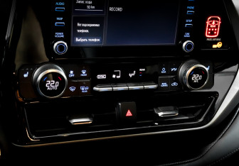 Подержанный автомобиль Toyota Highlander 2021 года (26 фото)