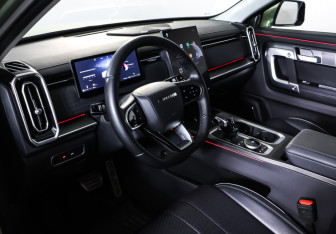 Подержанный автомобиль Jaecoo J7 2024 года (15 фото)