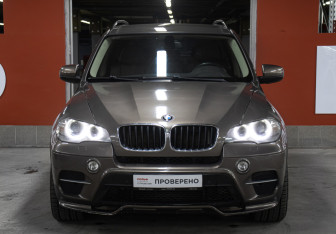 Подержанный автомобиль BMW X5 2011 года (2 фото)