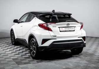 Подержанный автомобиль Toyota C-HR 2021 года (7 фото)