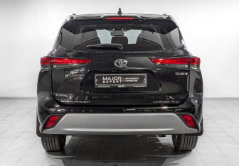 Подержанный автомобиль Toyota Highlander 2025 года (6 фото)