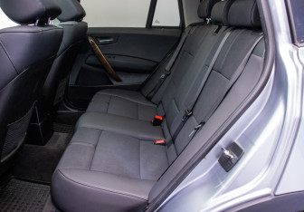 Подержанный автомобиль BMW X3 2005 года (11 фото)