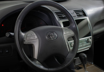 Подержанный автомобиль Toyota Camry Sedan 2007 года (16 фото)
