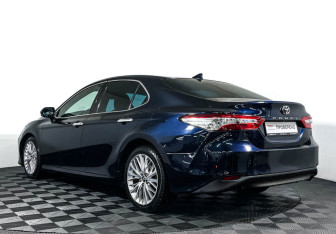 Подержанный автомобиль Toyota Camry Sedan 2018 года (7 фото)