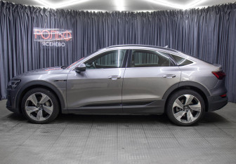 Подержанный автомобиль Audi e-tron Sportback 2021 года (8 фото)