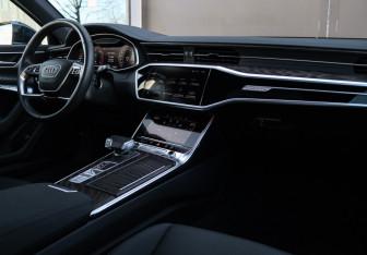 Подержанный автомобиль Audi A6 Sedan 2022 года (10 фото)
