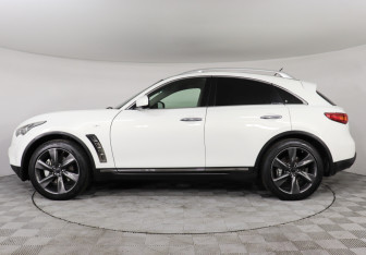 Подержанный автомобиль Infiniti FX 2010 года (8 фото)