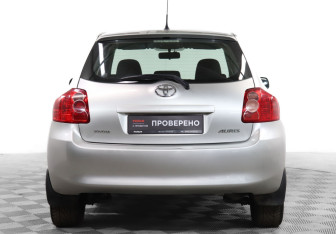 Подержанный автомобиль Toyota Auris Hatchback 2007 года (6 фото)