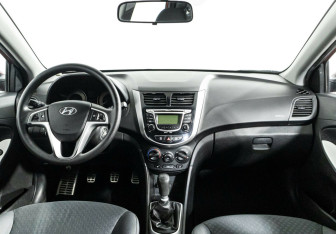 Подержанный автомобиль Hyundai Solaris Hatchback 2012 года (6 фото)