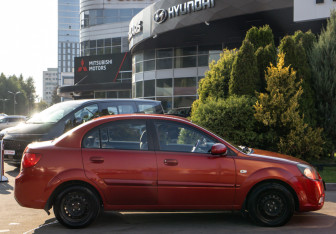 Подержанный автомобиль Kia Rio Sedan 2010 года (3 фото)