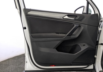 Подержанный автомобиль Volkswagen Tiguan 2021 года (19 фото)
