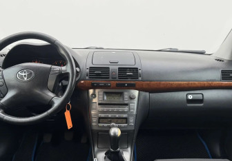 Подержанный автомобиль Toyota Avensis Sedan 2008 года (9 фото)