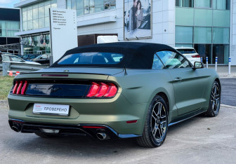 Подержанный автомобиль Ford Mustang Convertible 2018 года (5 фото)