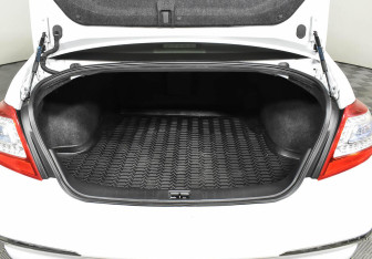 Подержанный автомобиль Nissan Teana 2012 года (15 фото)