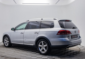 Подержанный автомобиль Volkswagen Passat Wagon 2013 года (3 фото)