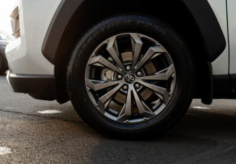 Новый Toyota RAV4 2025 (12 фото)