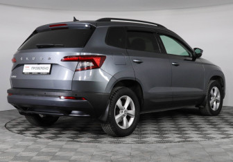 Подержанный автомобиль Skoda Karoq 2021 года (5 фото)