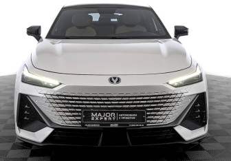 Подержанный автомобиль Changan UNI-V 2023 года (2 фото)