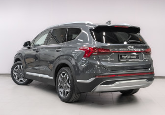 Подержанный автомобиль Hyundai Santa Fe 2022 года (6 фото)