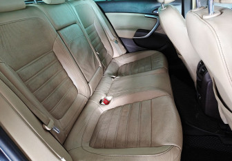 Подержанный автомобиль Opel Insignia Wagon 2011 года (10 фото)